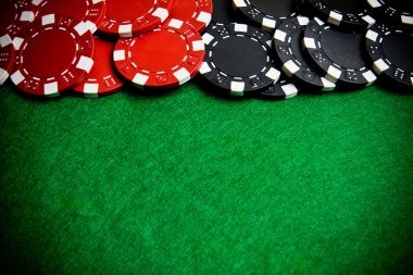 European roulette wheel with numbered pockets and betting layout